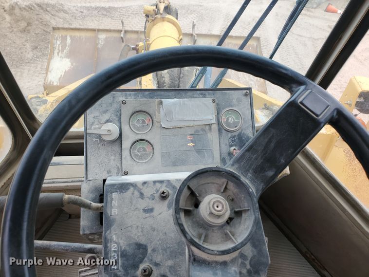 image for item GM9263 1994 John Deere 744E  wheel loader