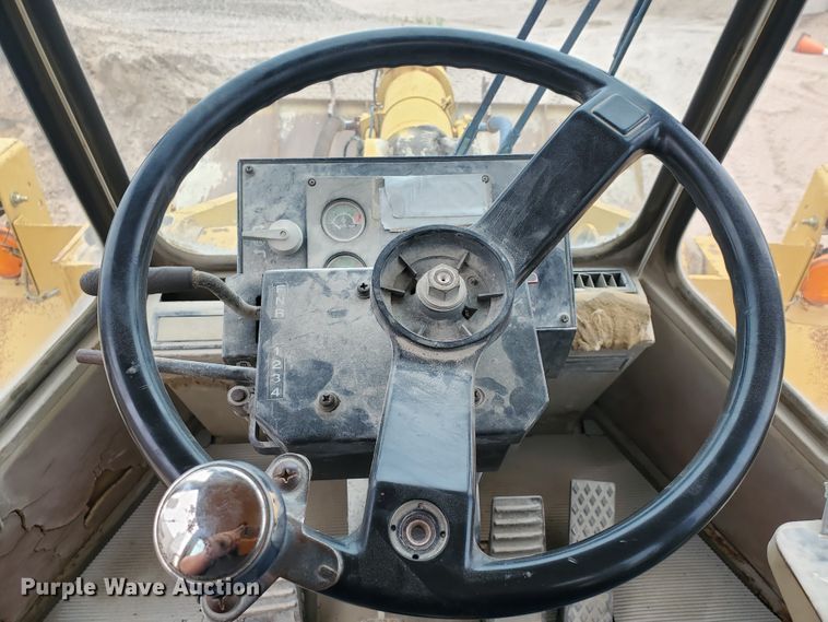 image for item GM9263 1994 John Deere 744E  wheel loader