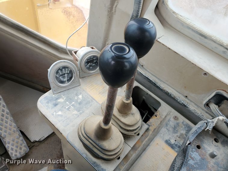 image for item GM9263 1994 John Deere 744E  wheel loader