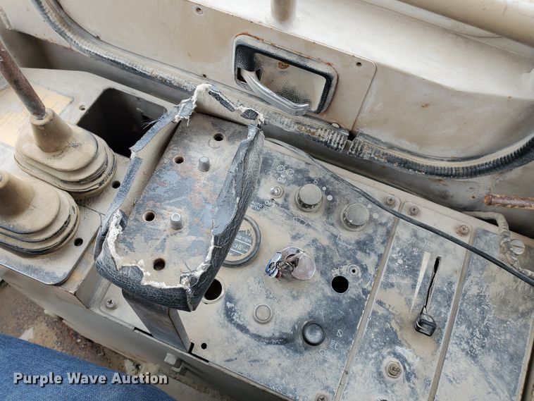 image for item GM9263 1994 John Deere 744E  wheel loader