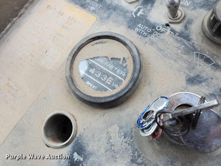 image for item GM9263 1994 John Deere 744E  wheel loader