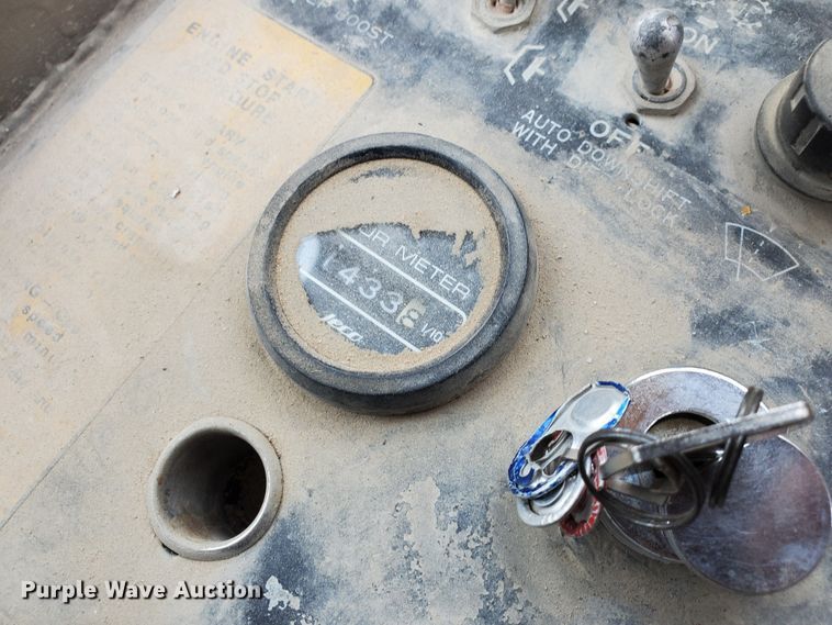 image for item GM9263 1994 John Deere 744E  wheel loader