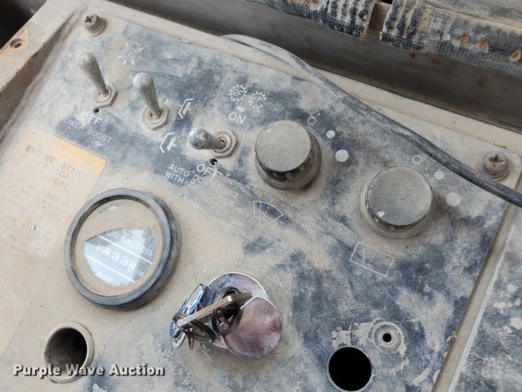 image for item GM9263 1994 John Deere 744E  wheel loader