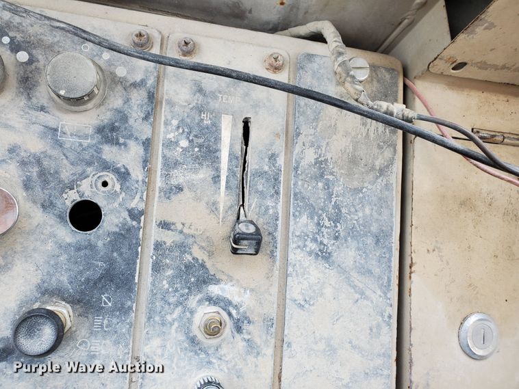 image for item GM9263 1994 John Deere 744E  wheel loader