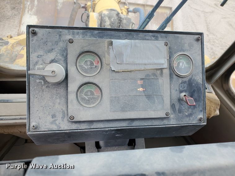 image for item GM9263 1994 John Deere 744E  wheel loader