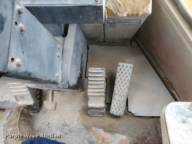 image for item GM9263 1994 John Deere 744E  wheel loader