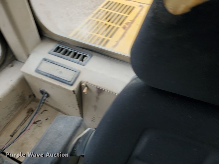 image for item GM9263 1994 John Deere 744E  wheel loader