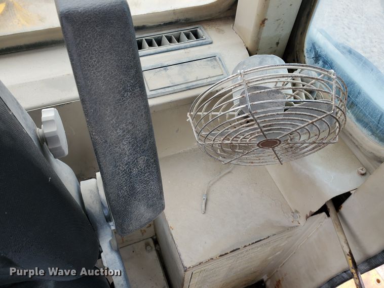 image for item GM9263 1994 John Deere 744E  wheel loader