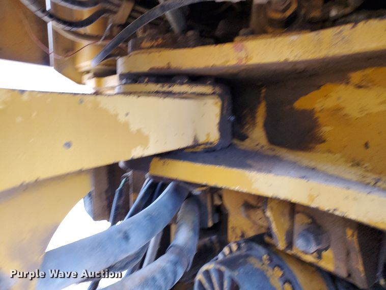 image for item GM9263 1994 John Deere 744E  wheel loader