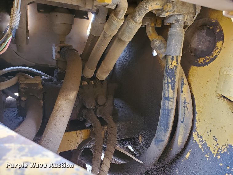 image for item GM9263 1994 John Deere 744E  wheel loader