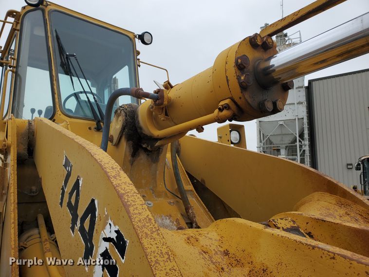 image for item GM9263 1994 John Deere 744E  wheel loader