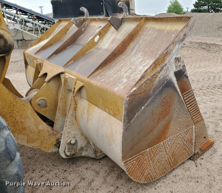 image for item GM9263 1994 John Deere 744E  wheel loader