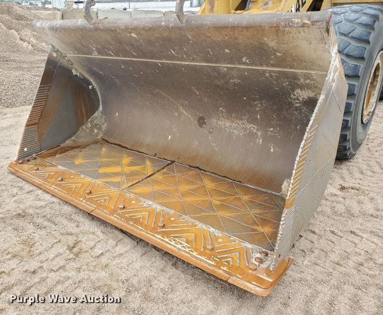 image for item GM9263 1994 John Deere 744E  wheel loader