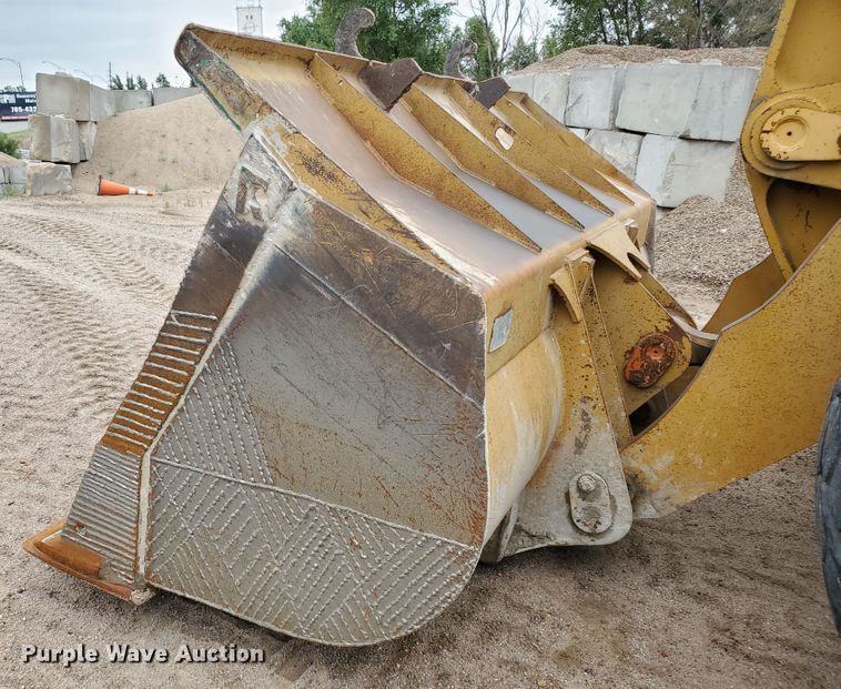 image for item GM9263 1994 John Deere 744E  wheel loader