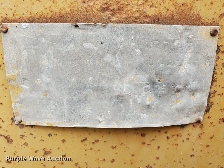 image for item GM9263 1994 John Deere 744E  wheel loader