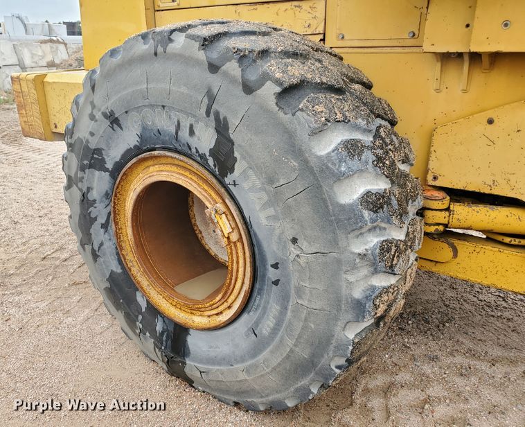 image for item GM9263 1994 John Deere 744E  wheel loader