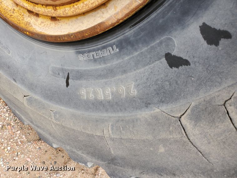 image for item GM9263 1994 John Deere 744E  wheel loader