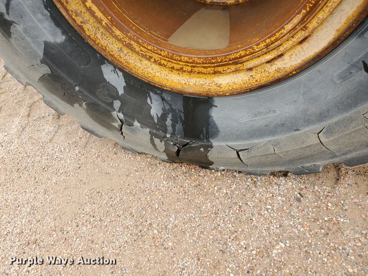 image for item GM9263 1994 John Deere 744E  wheel loader