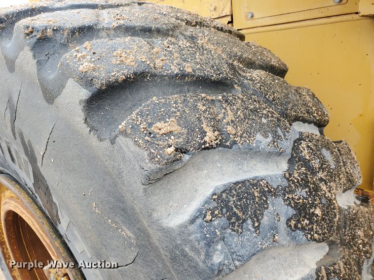 image for item GM9263 1994 John Deere 744E  wheel loader