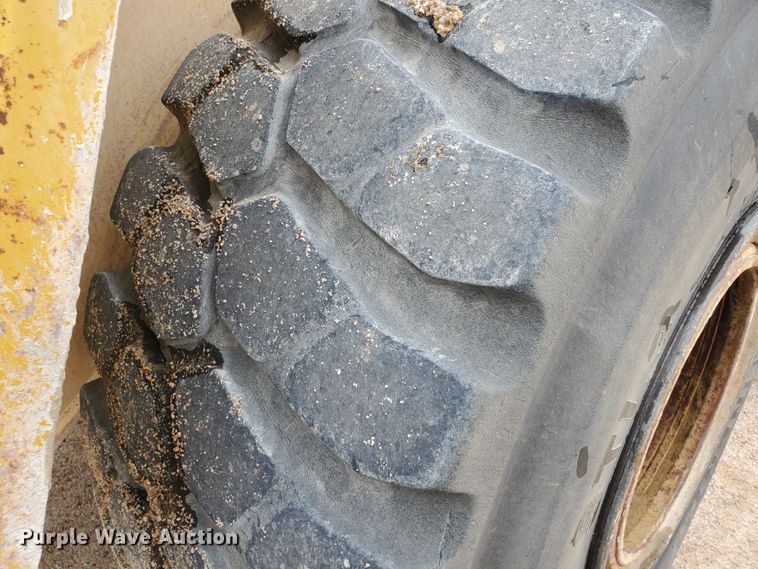 image for item GM9263 1994 John Deere 744E  wheel loader