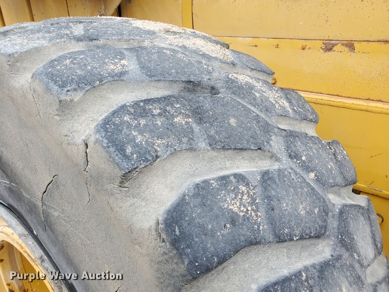 image for item GM9263 1994 John Deere 744E  wheel loader