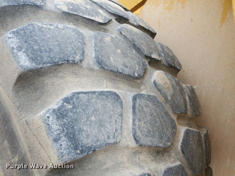 image for item GM9263 1994 John Deere 744E  wheel loader