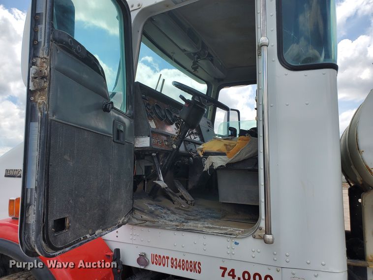 image for item GM9264 2000 Kenworth T800B  ready mix truck