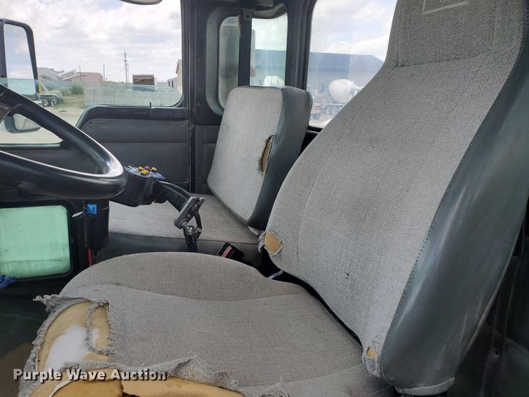 image for item GM9264 2000 Kenworth T800B  ready mix truck