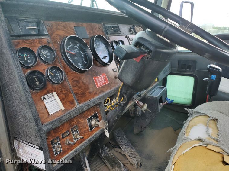 image for item GM9264 2000 Kenworth T800B  ready mix truck