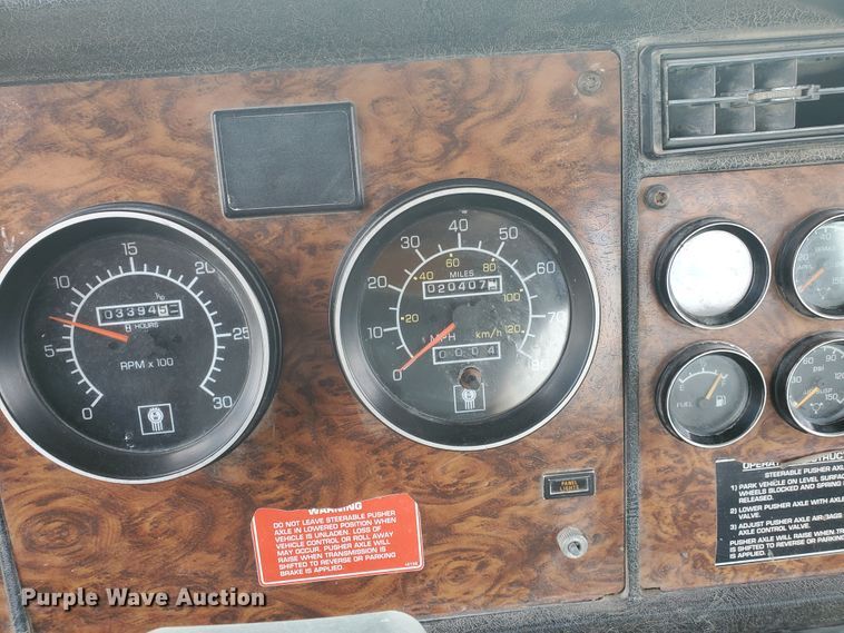 image for item GM9264 2000 Kenworth T800B  ready mix truck