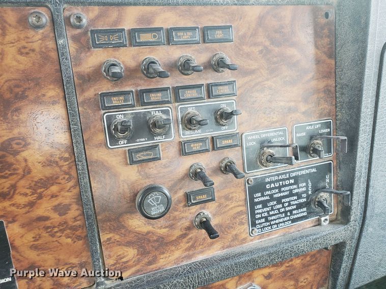 image for item GM9264 2000 Kenworth T800B  ready mix truck