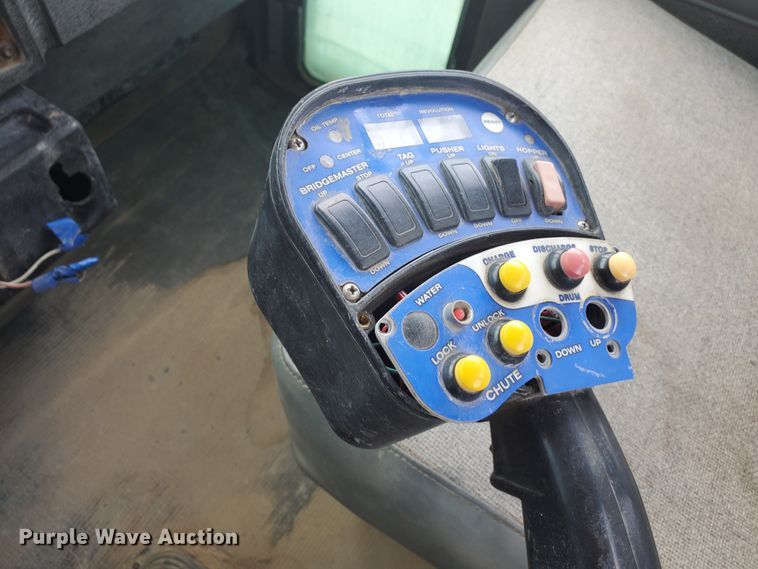 image for item GM9264 2000 Kenworth T800B  ready mix truck