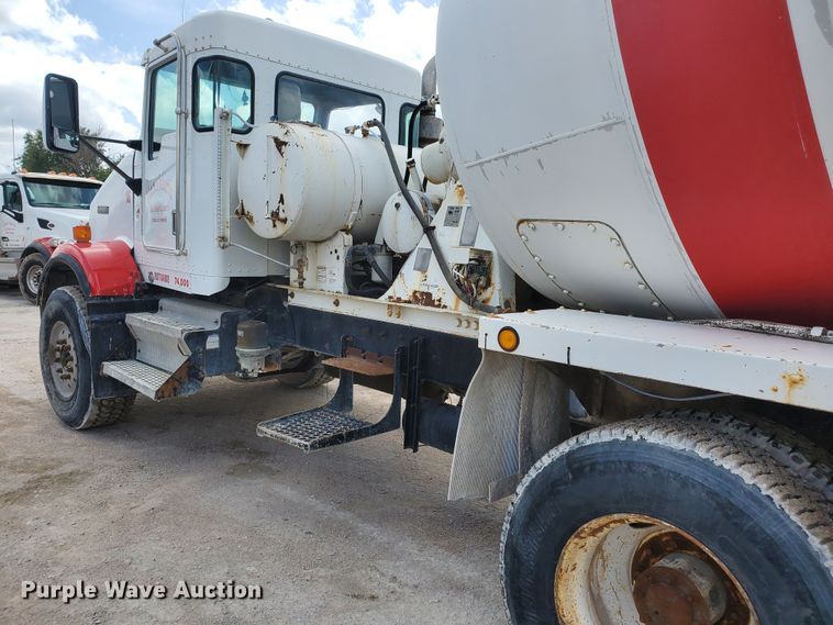 image for item GM9264 2000 Kenworth T800B  ready mix truck