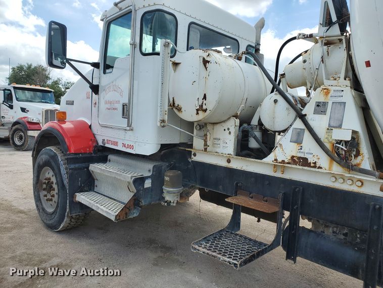 image for item GM9264 2000 Kenworth T800B  ready mix truck