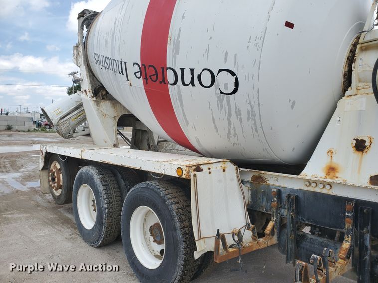 image for item GM9264 2000 Kenworth T800B  ready mix truck