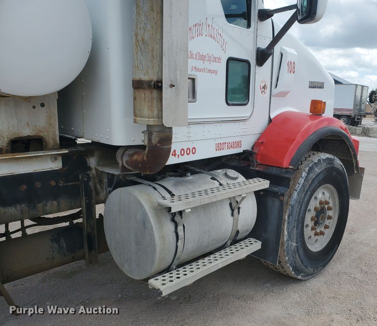 image for item GM9264 2000 Kenworth T800B  ready mix truck