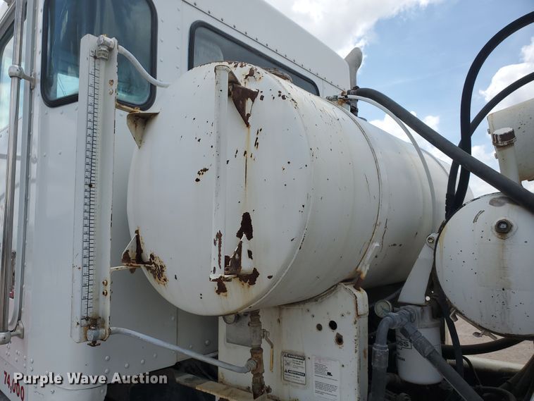 image for item GM9264 2000 Kenworth T800B  ready mix truck