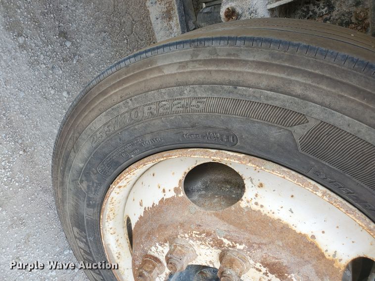 image for item GM9264 2000 Kenworth T800B  ready mix truck