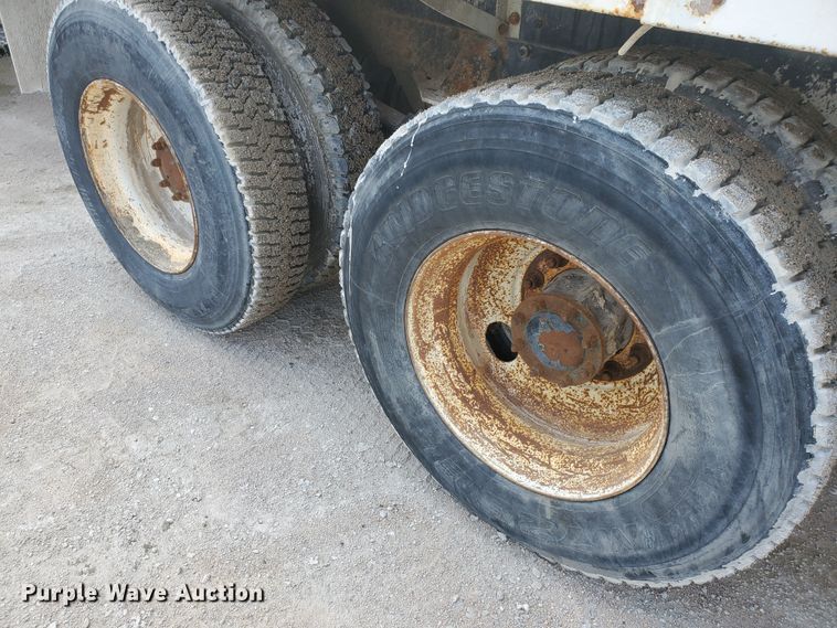 image for item GM9264 2000 Kenworth T800B  ready mix truck