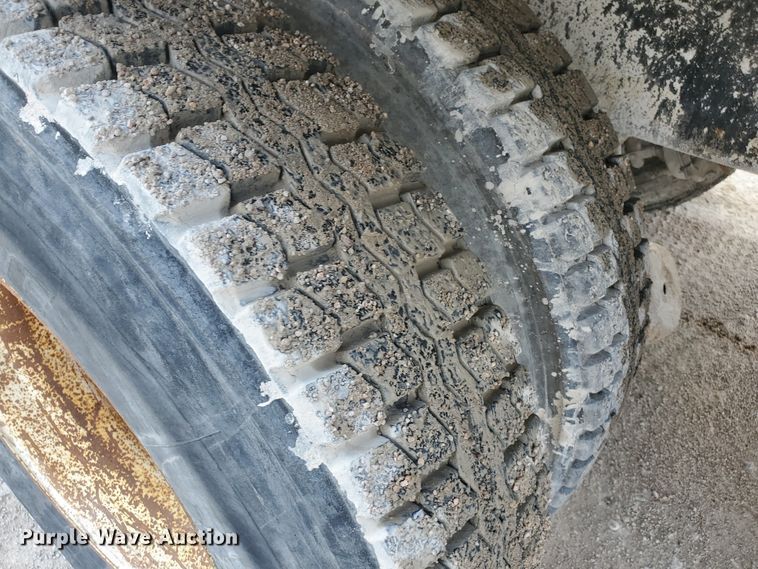 image for item GM9264 2000 Kenworth T800B  ready mix truck