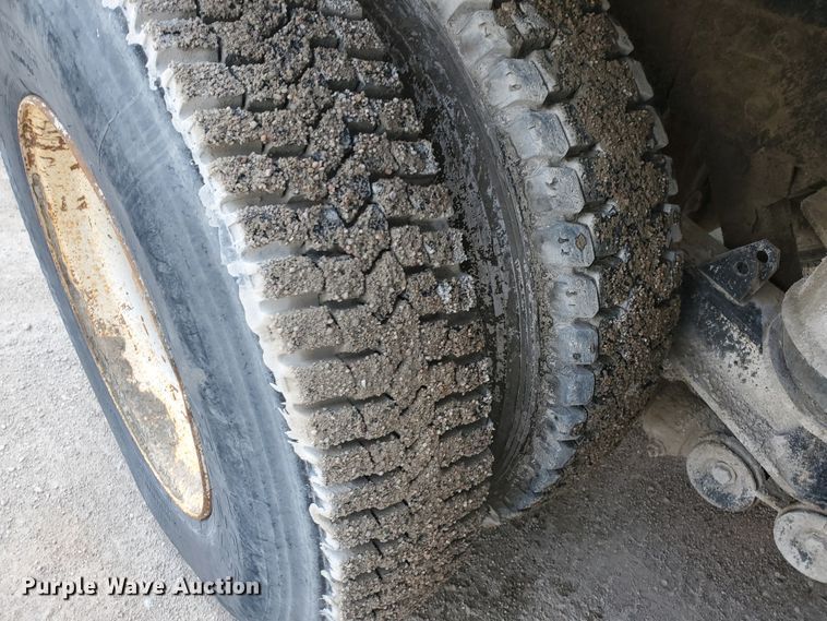 image for item GM9264 2000 Kenworth T800B  ready mix truck