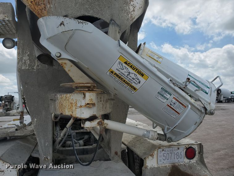 image for item GM9264 2000 Kenworth T800B  ready mix truck