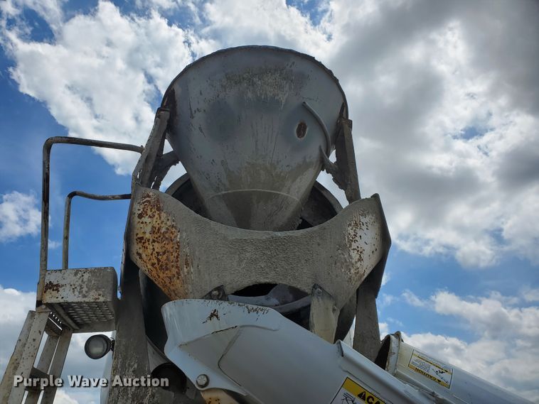 image for item GM9264 2000 Kenworth T800B  ready mix truck