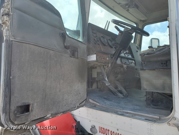 image for item GM9265 2000 Kenworth T800B  ready mix truck