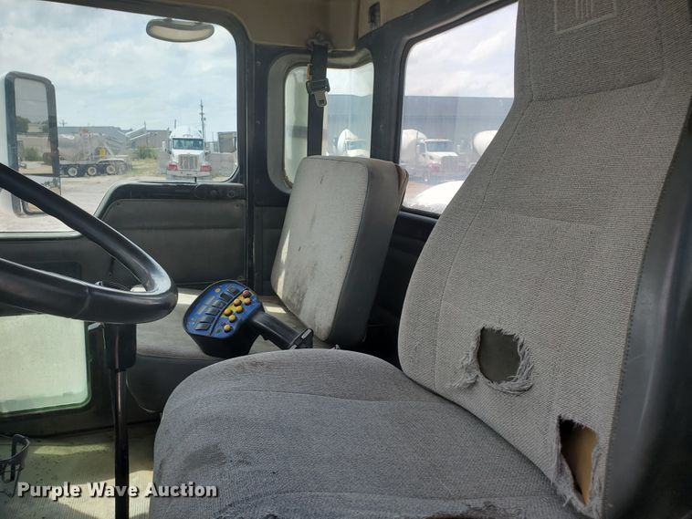 image for item GM9265 2000 Kenworth T800B  ready mix truck