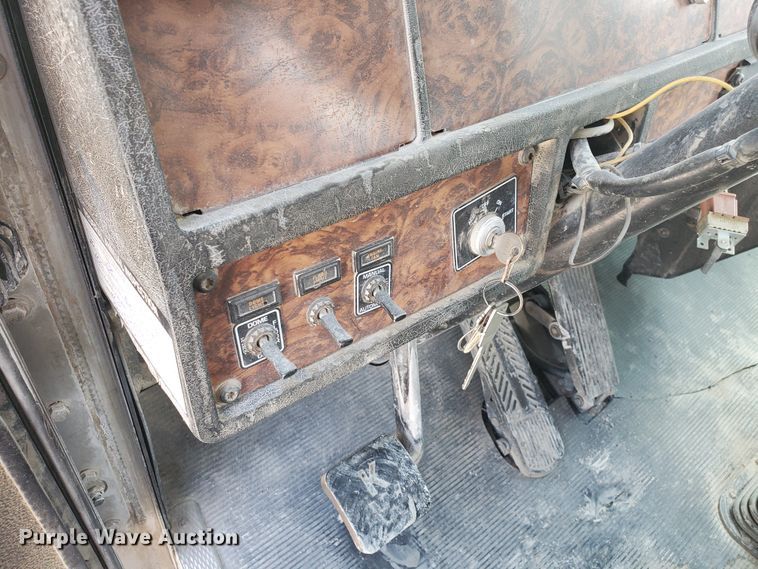 image for item GM9265 2000 Kenworth T800B  ready mix truck