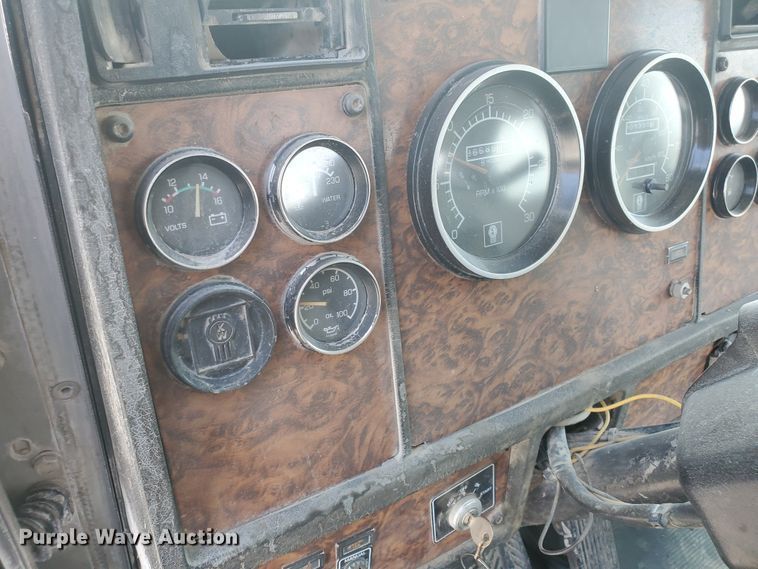 image for item GM9265 2000 Kenworth T800B  ready mix truck