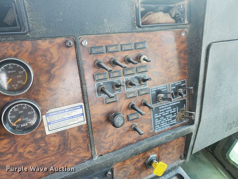 image for item GM9265 2000 Kenworth T800B  ready mix truck