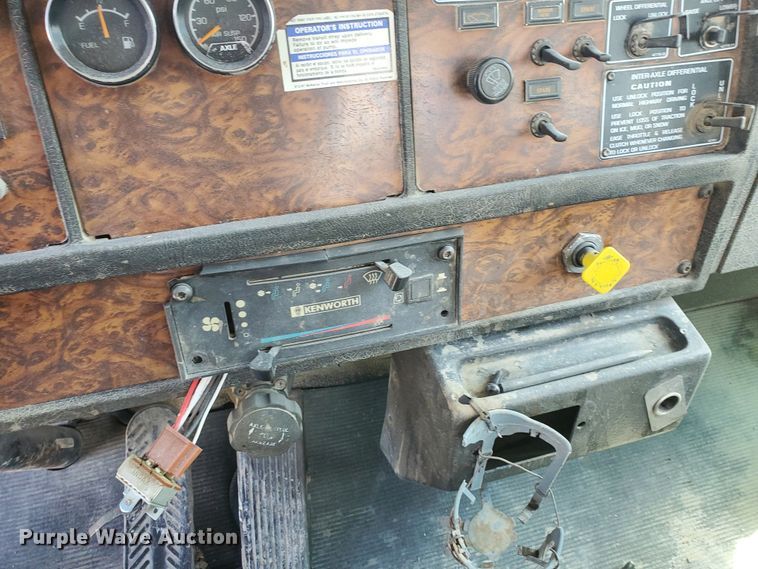 image for item GM9265 2000 Kenworth T800B  ready mix truck