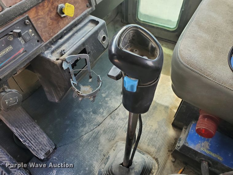 image for item GM9265 2000 Kenworth T800B  ready mix truck